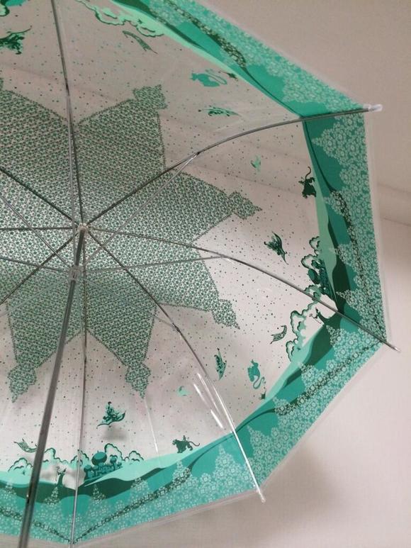 下雨天也要優雅前進，迪士尼公主輕便雨傘