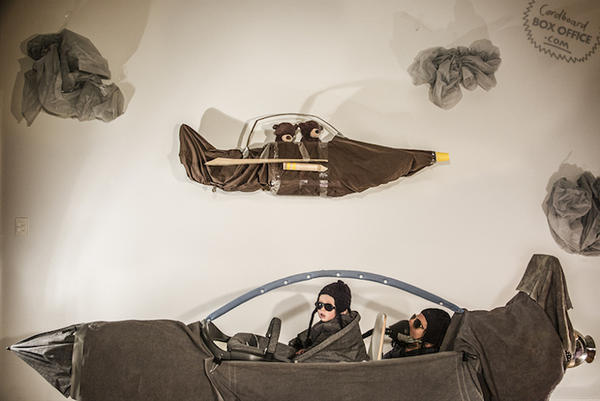 搬家後的最佳娛樂，把紙箱統統變成電影佈景！