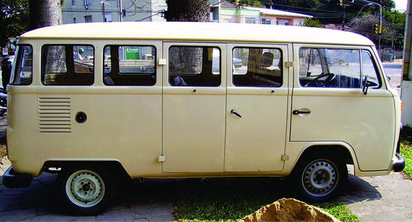 R2D2出沒街道！星戰迷熱情改造自家廂型車