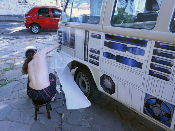 R2D2出沒街道！星戰迷熱情改造自家廂型車