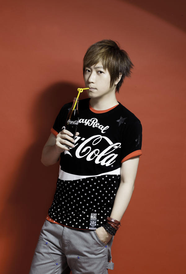 STAYREAL x Coca-Cola® 打造 Fashion X Drink 跨界熱潮！