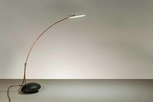 功能零分但氣質破表  CRUDA裸體桌燈