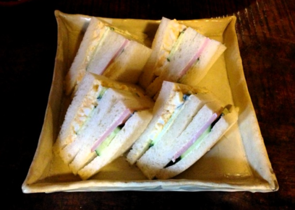 傍晚後可能就不敢進去的古堡式咖啡店