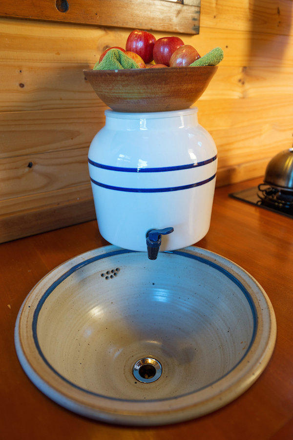 兩坪拖車住十年，Dee Williams 的極簡生活術