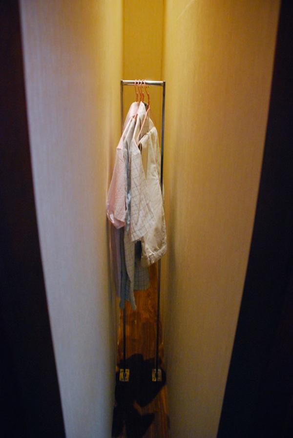 忘記按 Shift 鍵了?!窄到靠北邊走的房屋