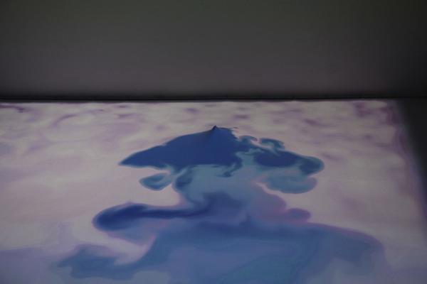 互動式投影作品《Cloud Pink》，模擬衝破天際的爽感