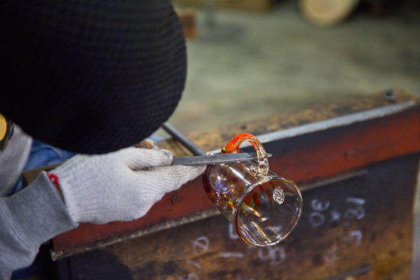 【玩體驗】1000 ℃長這樣？跟日本第一吹製大師安井顯太學吹玻璃