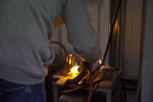 【玩體驗】1000 ℃長這樣?跟日本第一吹製大師安井顯太學吹玻璃