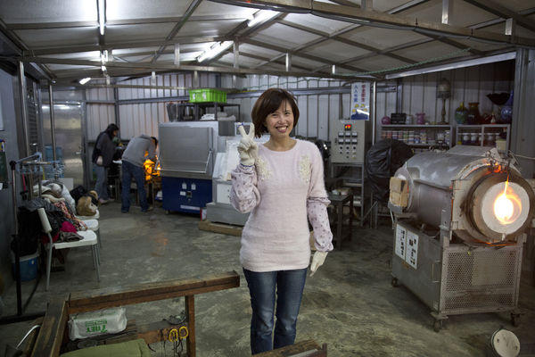 【玩體驗】1000 ℃長這樣？跟日本第一吹製大師安井顯太學吹玻璃