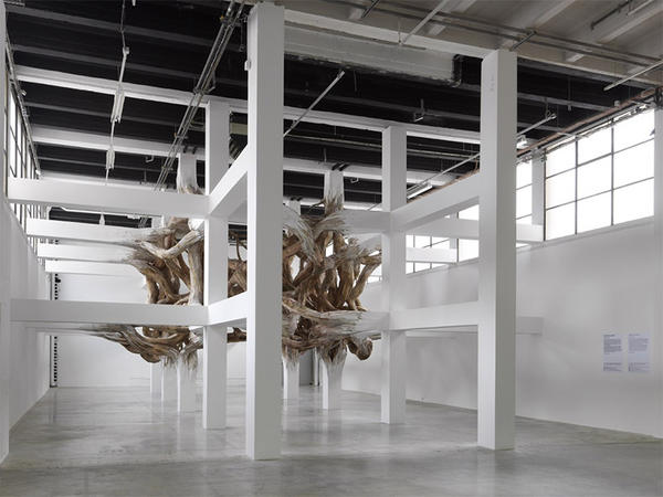 展現空間有機之美的巴西藝術家Henrique Oliveria
