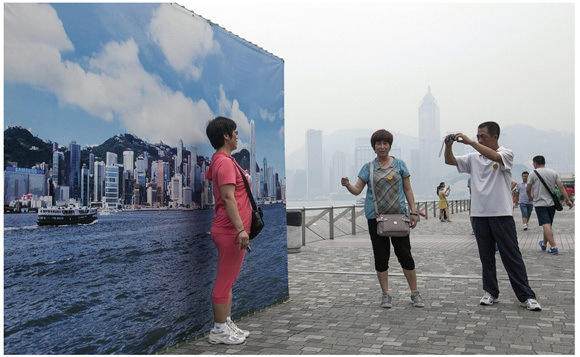 空氣污染的警訊，只能透過照片緬懷藍天的樣貌