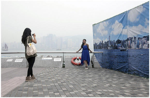 空氣污染的警訊，只能透過照片緬懷藍天的樣貌