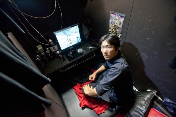 japans_internet_cafes1.jpg?itok=AiObwiaa