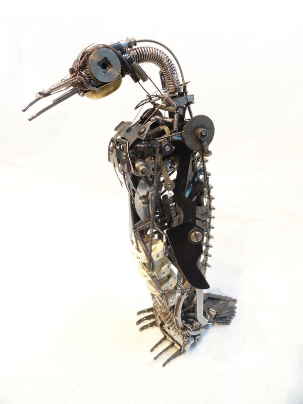 舊打字機零件組裝而成的機械模型