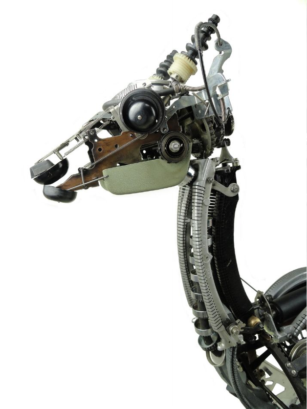 舊打字機零件組裝而成的機械模型