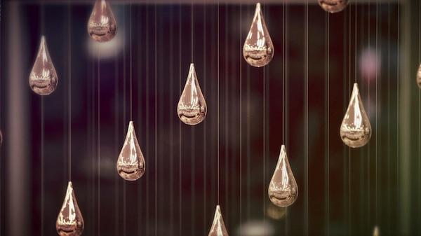 漫天金色雨舞，新加坡樟宜機場的水滴裝置藝術Kinetic Rain