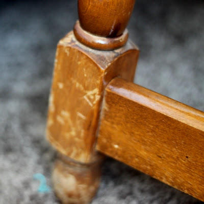 用廚房的調味品,幫家裡的舊木桌簡單翻新!