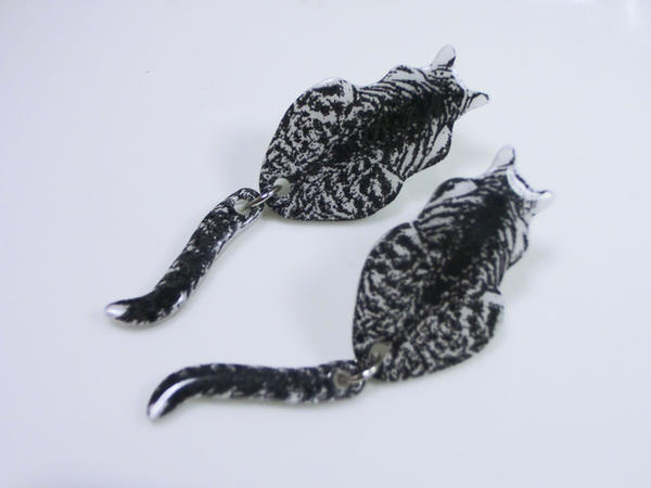 令人毫無招架之力，客製你家貓咪萌樣的耳環