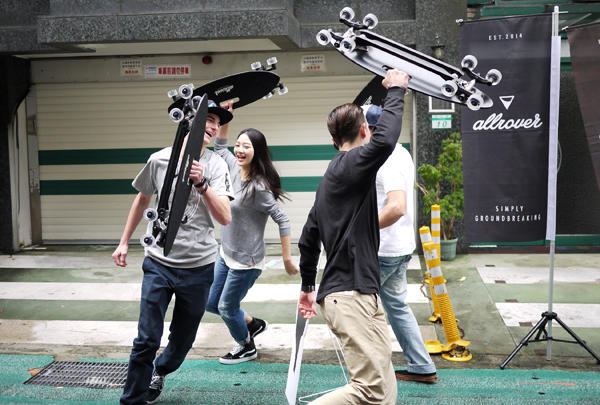 因為很愛、所以要繞三遍！海明威的雙腳環島計畫啟動