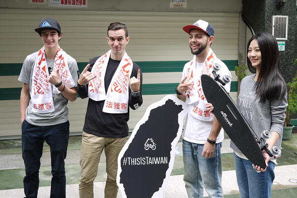 因為很愛、所以要繞三遍！海明威的雙腳環島計畫啟動