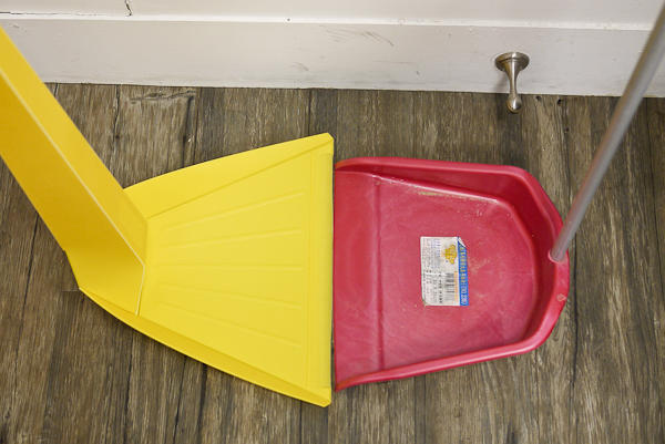 聽說成功人士都愛掃地的可摺式畚斗 Flat Dustpan動手玩