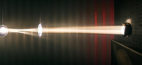 當世界只剩光束  貨櫃屋內的寧靜