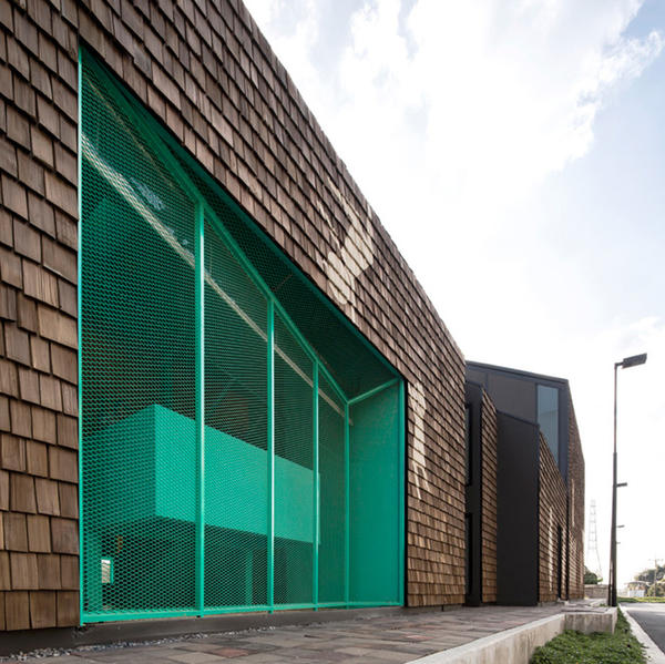 泰國曼谷的熱烈色彩，我也要「螢光校園」啦！