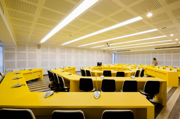 泰國曼谷的熱烈色彩，我也要「螢光校園」啦！