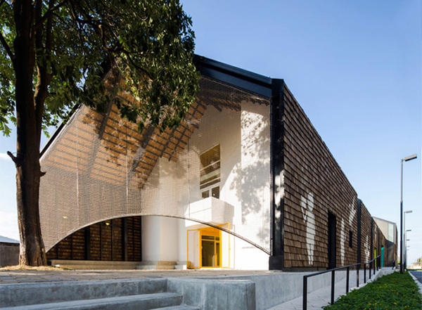 泰國曼谷的熱烈色彩，我也要「螢光校園」啦！