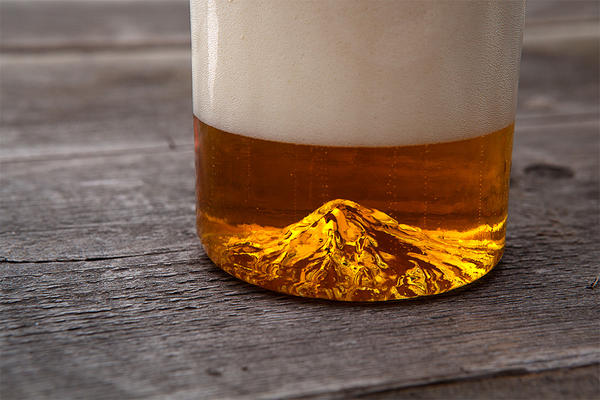 用征服高山的雄心來乾杯！手工打造山嶽模型啤酒杯