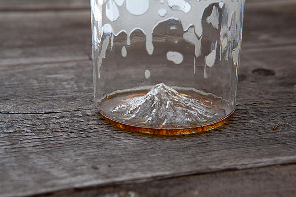 用征服高山的雄心來乾杯！手工打造山嶽模型啤酒杯