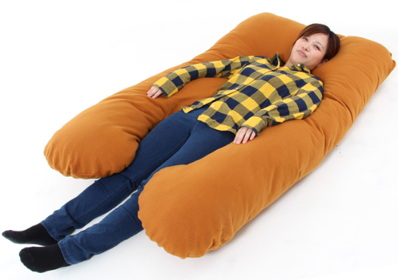 追求一個極致狹窄的安全感!三明治造型睡眠抱枕/