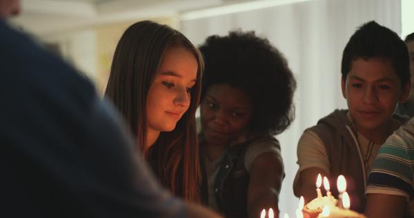 【電影吞食部】也有間中途之家，在青島東路─《她和她的小鬼們》