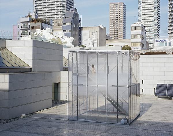 不用坐飛機也能漫步在雲端,東京街頭的雲端體驗方塊屋