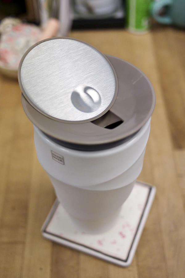 【生活玩物】偶爾也想正經地喝杯茶,TOAST LOTUS 蓋杯和 WAVE 咖啡杯