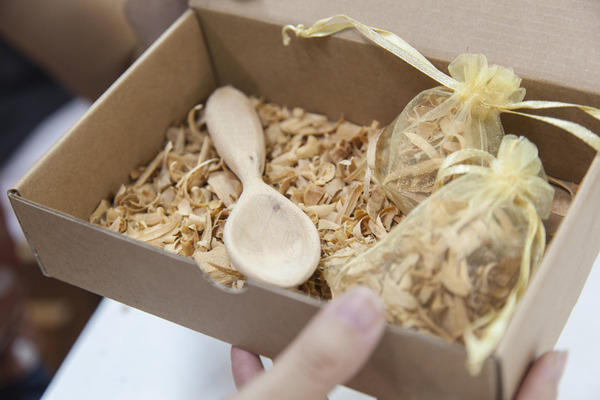 【玩體驗】化身「木匠兄妹」，親手刻一根充滿自我風格的木湯匙