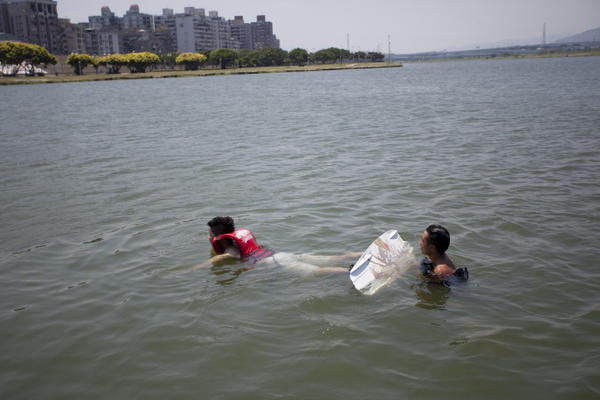 【玩體驗】愛玩水就是要滑水，最容易入門的超帥氣極限運動