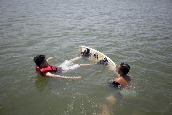 【玩體驗】愛玩水就是要滑水，最容易入門的超帥氣極限運動