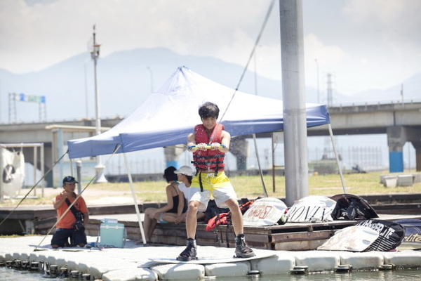 【玩體驗】愛玩水就是要滑水，最容易入門的超帥氣極限運動