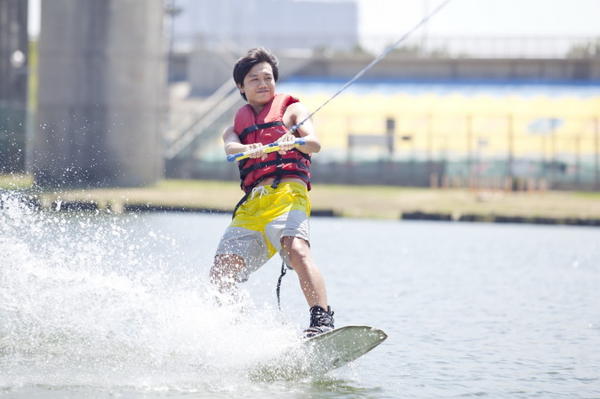 【玩體驗】愛玩水就是要滑水，最容易入門的超帥氣極限運動