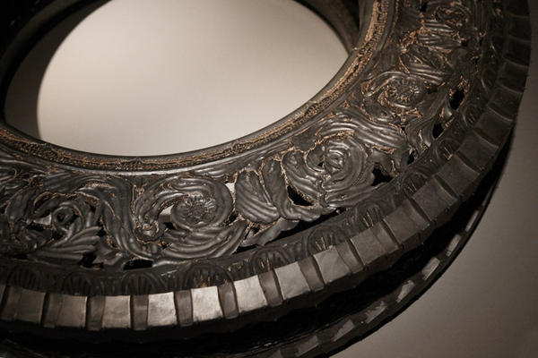 在 RIMOWA 上面雕刻！超酷的手壓行李箱浮雕