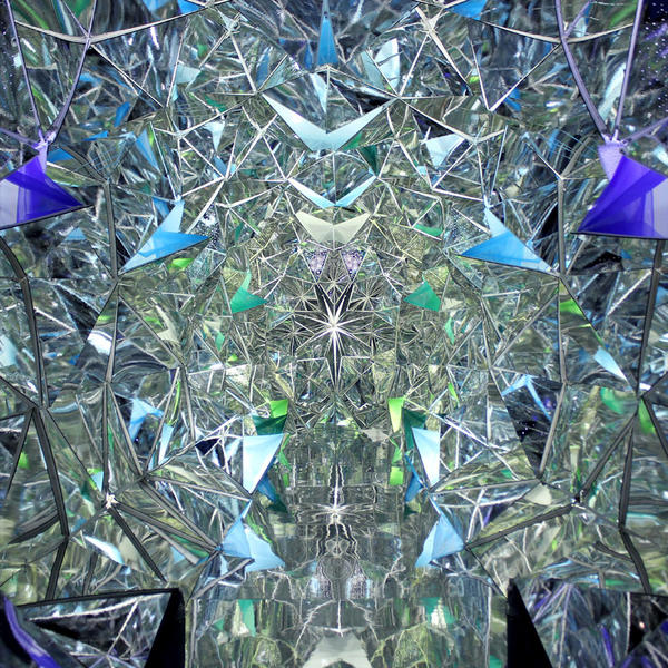 眼花撩亂的鏡面世界，感受萬花筒紙屑的心情！