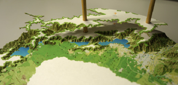 依照等高線層層堆疊,手作富士山紙片模型