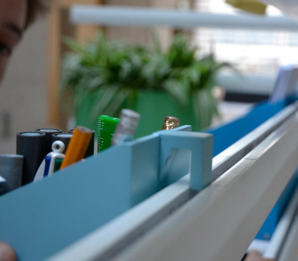 角度皆可喬，簡單方便的調整式工作隔間