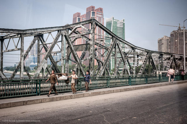 走私相片！攝影師 Michal Huniewicz 的北韓非法之旅