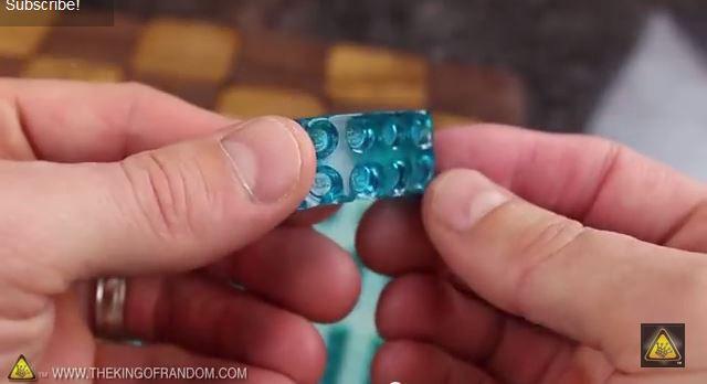 用冰塊模製造好玩又好吃的樂高積木造型軟糖