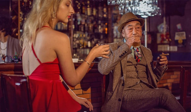 用時尚的方式刻劃真摯祖孫情 85歲農夫變身亞洲時尚老爺子!