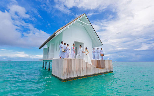 浪漫的極致 宛若天堂般的海中夢幻婚禮教堂 大人物