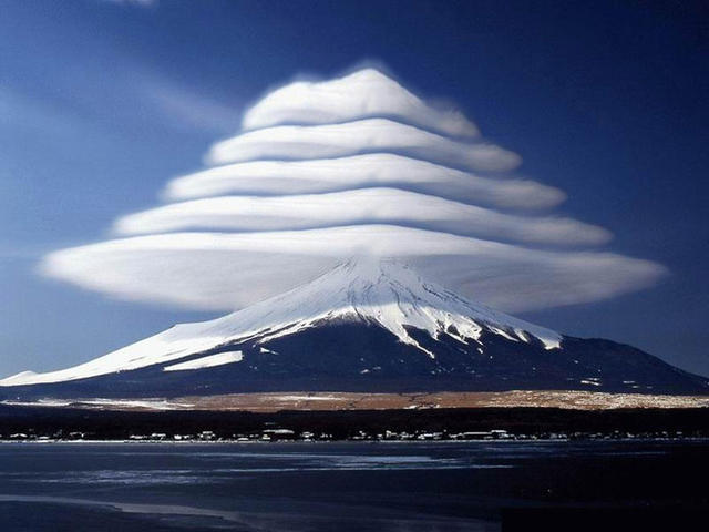 美麗雲景看不膩 像ufo 的日本富士山笠雲 大人物