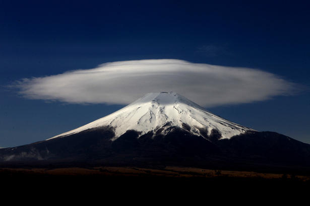 美麗雲景看不膩 像ufo 的日本富士山笠雲 大人物
